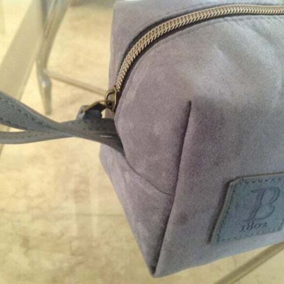 Beekman 1802 Gray Faux Suede Toiletry / Travel Bag - Brand New - Picture 3 of 5